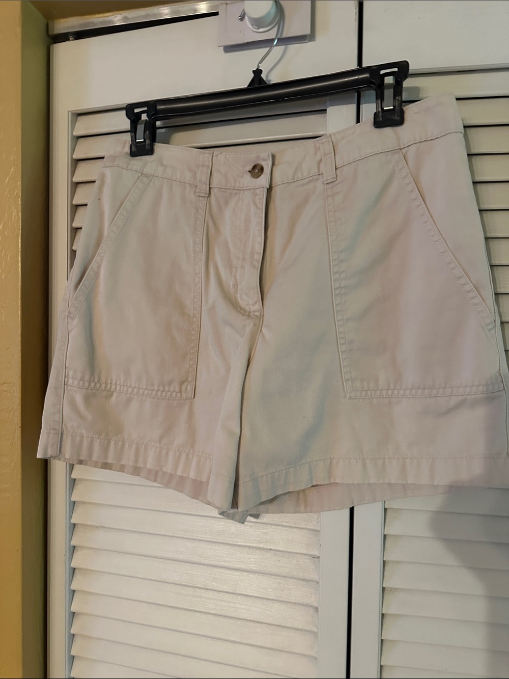 Kim Rogers Women's Casual Pocket Shorts in Light Beige